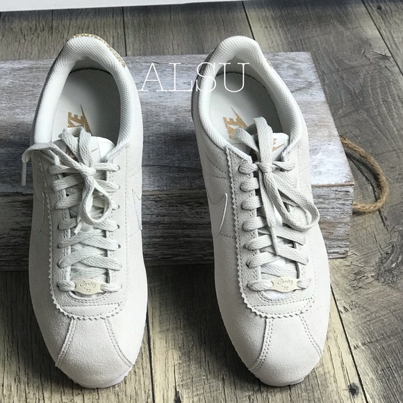 NWTNike Classic Cortez Prem Light Bone WMNS - Picture 3 of 8